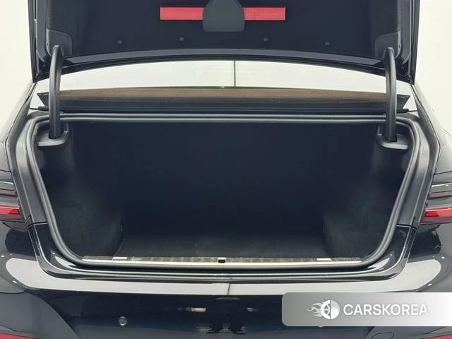BMW 7 series 2021 Черный из Китая, фото 6