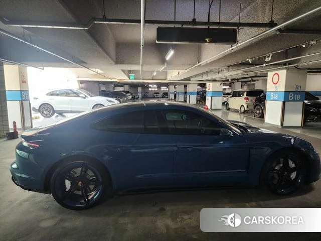 Porsche Taycan 2023 Синий из Кореи, фото 6