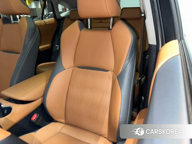 Toyota Venza 2022 Серебристо-серый из Китая, фото 6