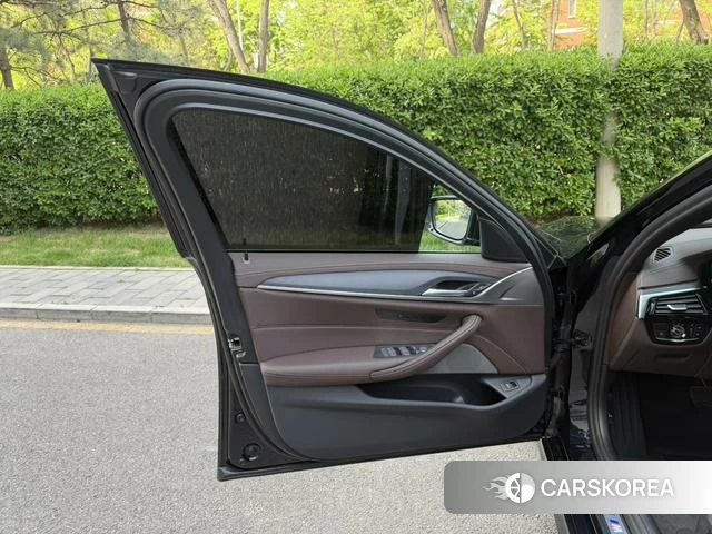 BMW 5 series 2023 Черный из Китая, фото 6