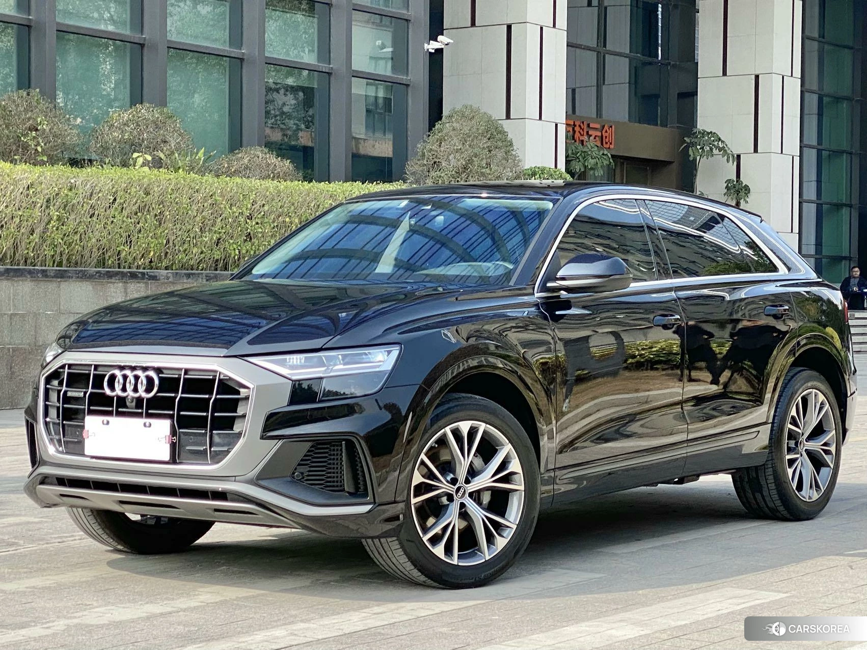 Audi Q8 2020 Черный из Китая, фото 6