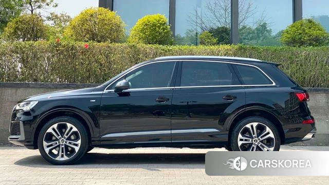 Audi Q7 2021 Черный из Китая, фото 6
