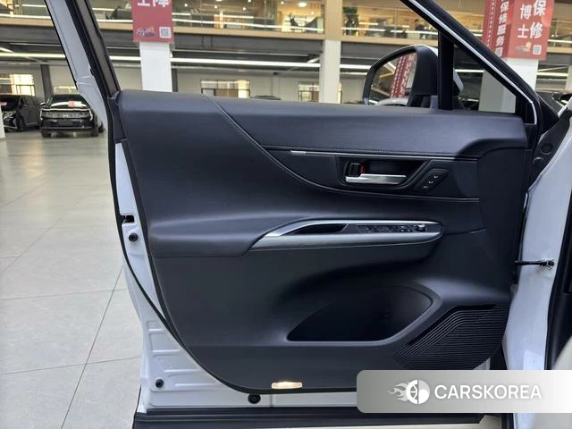 Toyota Harrier 2022 Белый из Китая, фото 6