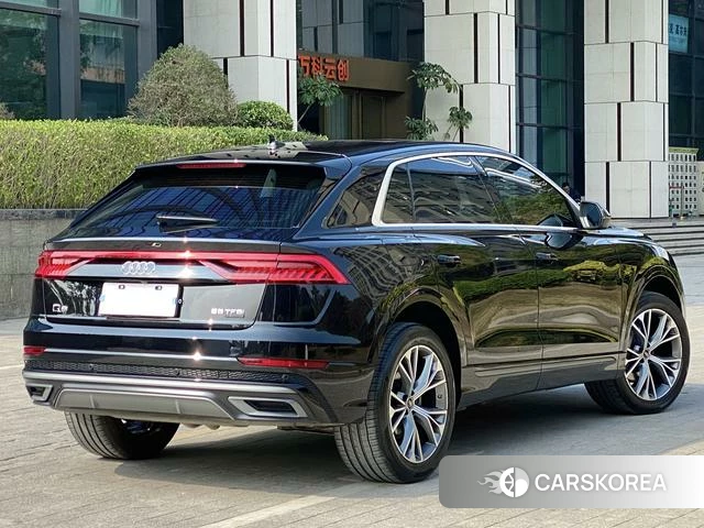 Audi Q8 2021 Черный из Китая, фото 6