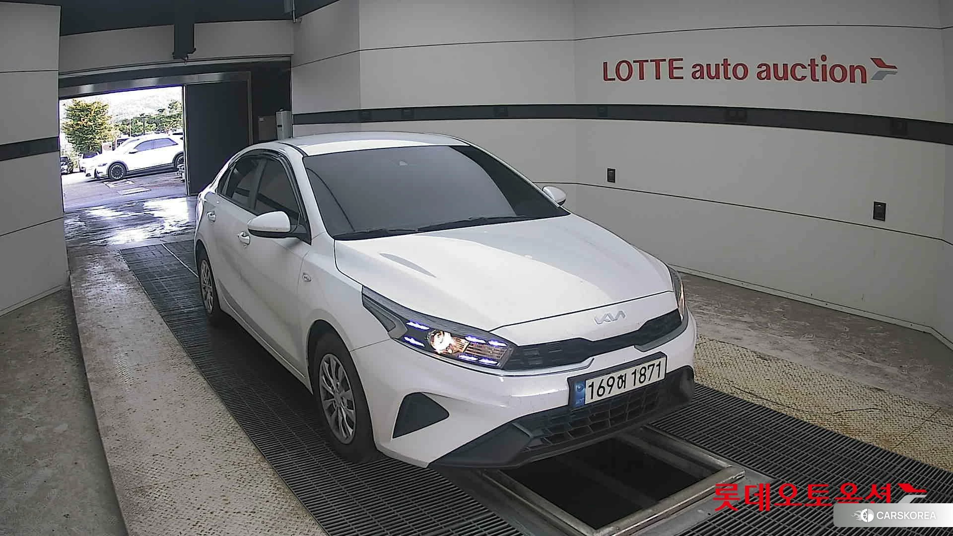 Kia K3 2022 Snow White Pearl из Кореи, фото 6