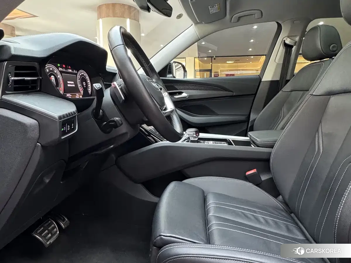 Audi Q6 2023 Черный из Китая, фото 6