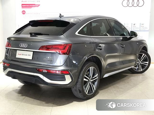 Audi Q5L 2021 Темно-серый из Китая, фото 6