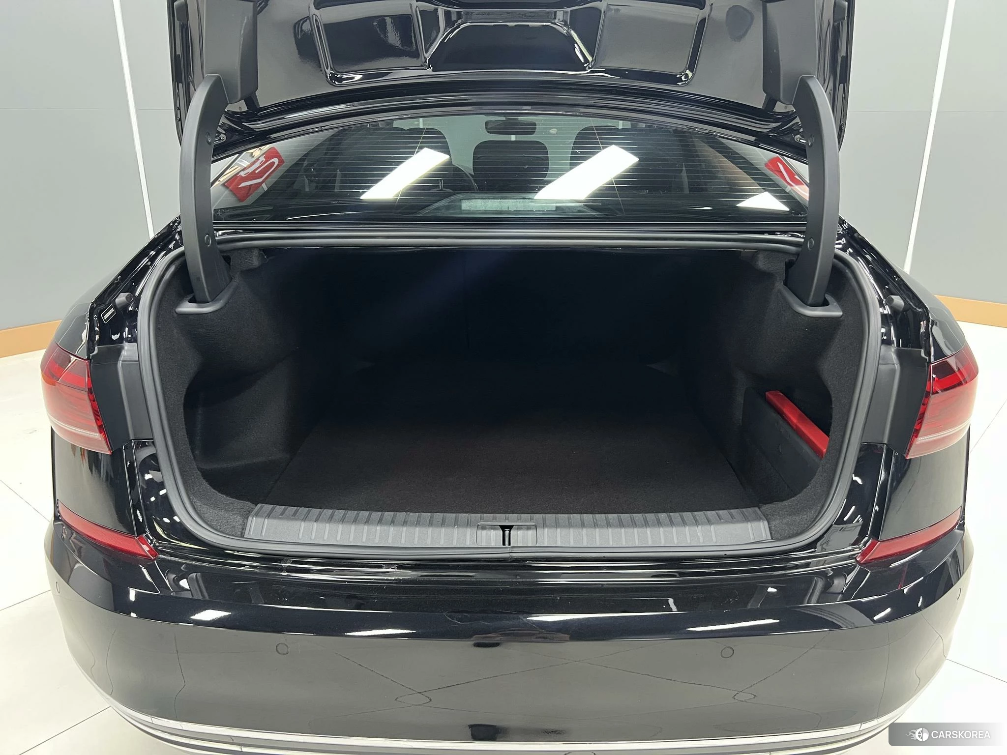 Volkswagen Passat 2021 Черный из Китая, фото 6