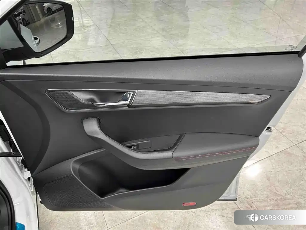 Skoda Karoq 2025 Белый из Китая, фото 6