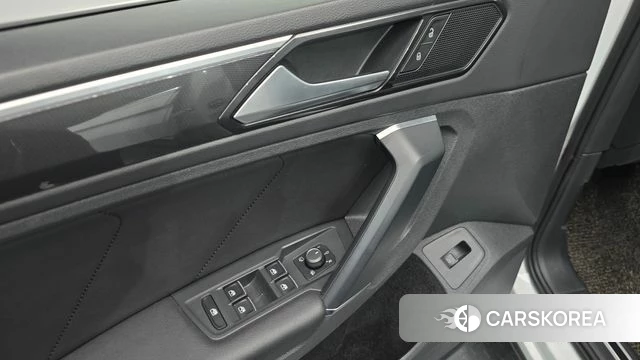 Volkswagen Tiguan second Generation 2018 Белый из Кореи, фото 6