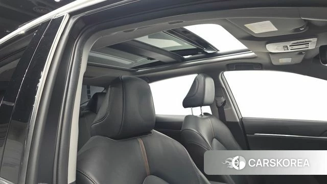 Toyota Camry (XV70) 2019 Белый из Кореи, фото 6