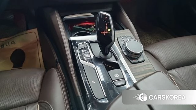BMW 5 Series (G30) 2018 Жемчужный цвет из Кореи, фото 6