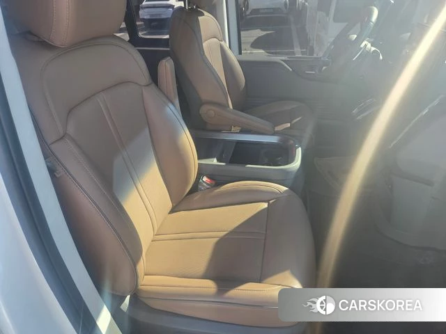 Hyundai Staria 2024 Белый из Кореи, фото 6