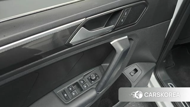 Volkswagen Tiguan second Generation 2018 Белый из Кореи, фото 6