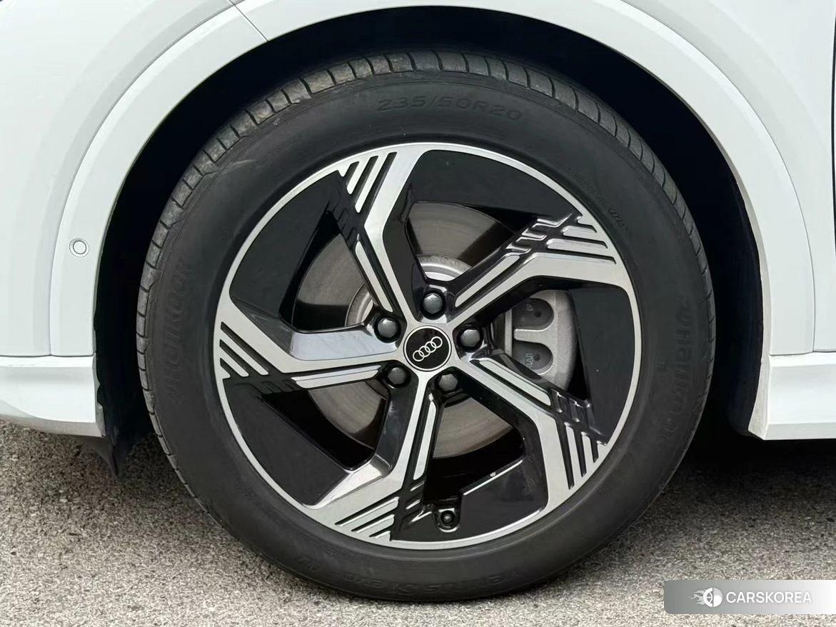 Audi Q4 2023 Белый из Китая, фото 6