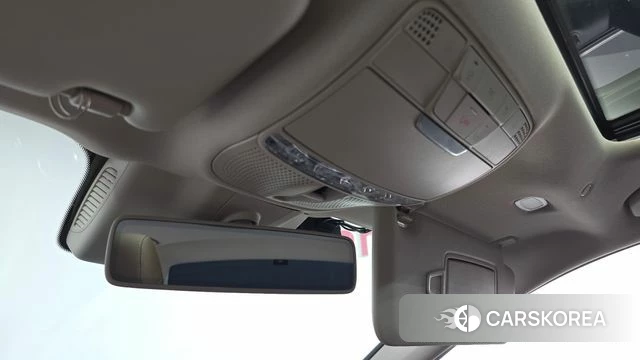 Lexus LM Second Generation 2024 Белый из Кореи, фото 6