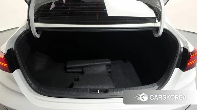 Kia The New K3 2nd generation 2024 Белый из Кореи, фото 6