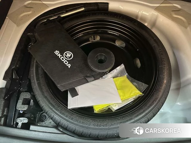 Skoda Karoq 2023 Белый из Китая, фото 6