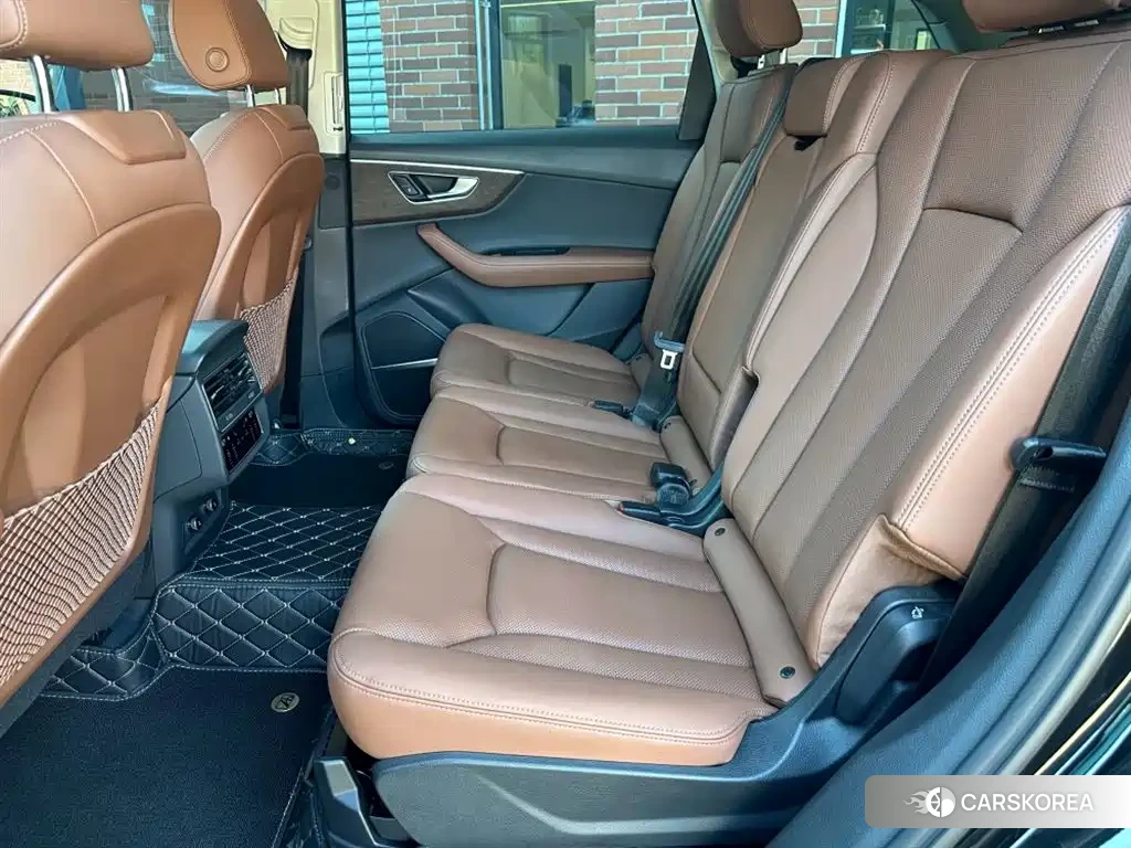 Audi Q7 2026 Черный из Китая, фото 6