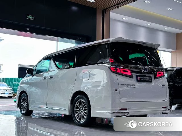 Toyota Vellfire 2022 Белый из Китая, фото 6