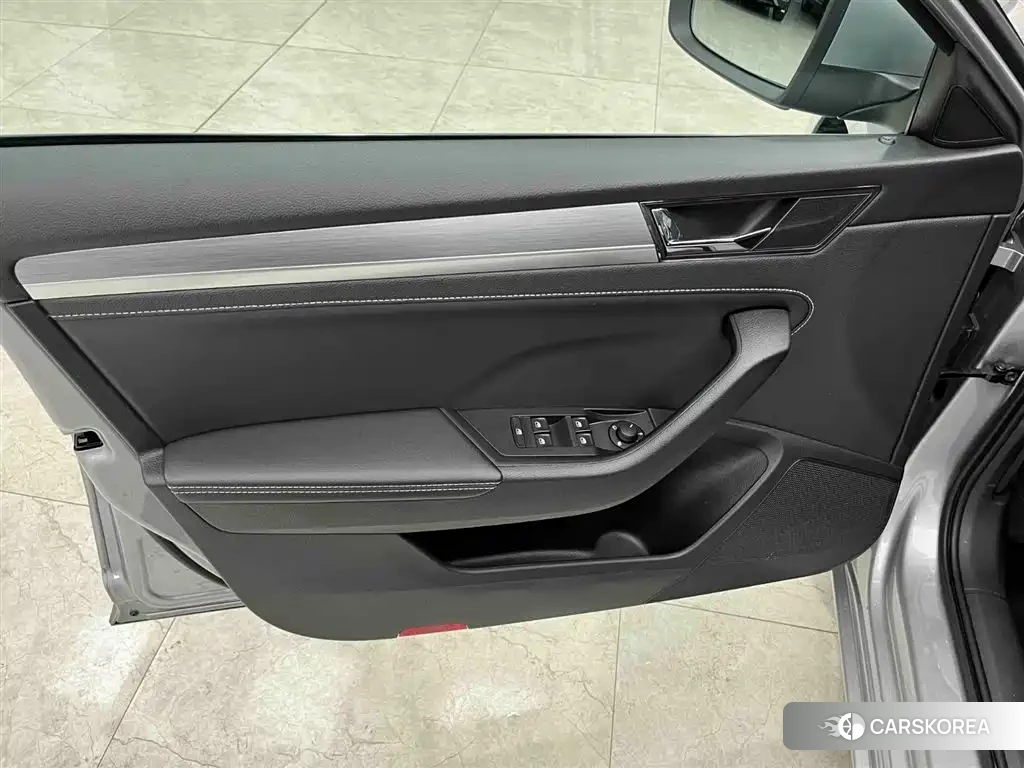 Skoda Superb 2024 Silver/gray из Китая, фото 6