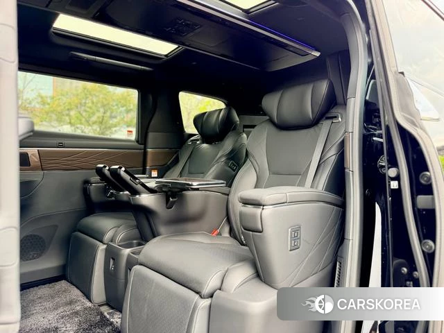 Toyota Vellfire 2026 Черный из Китая, фото 6