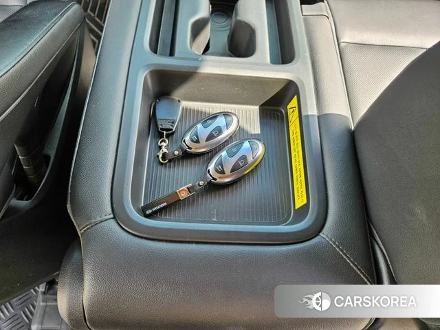 Hyundai Staria 2025 Желтый из Кореи, фото 6
