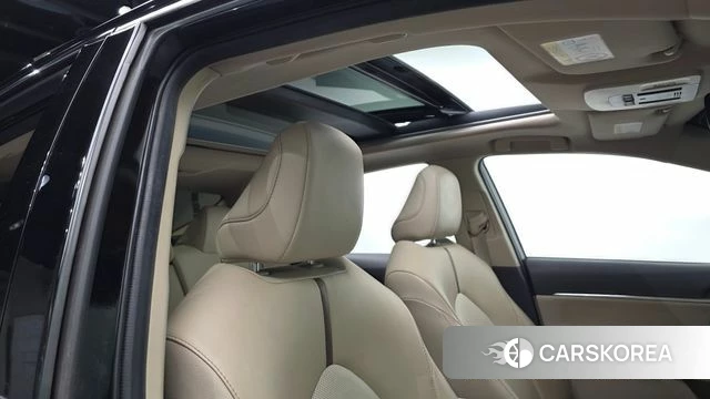 Toyota Camry (XV70) 2019 Черный из Кореи, фото 6