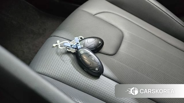Hyundai The New Avante (CN7) 2023 Серебристо-серый из Кореи, фото 6