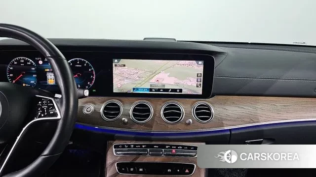 Mercedes-Benz E-Class W213 2021 Серебристо-серый из Кореи, фото 6