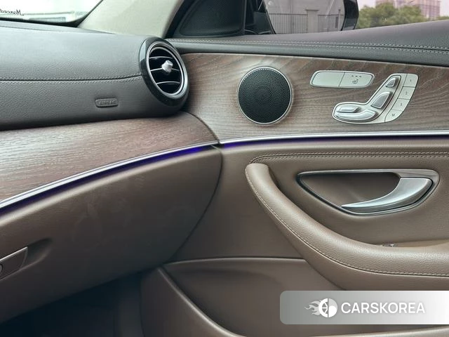 Mercedes-Benz E-Class 2023 Черный из Китая, фото 6