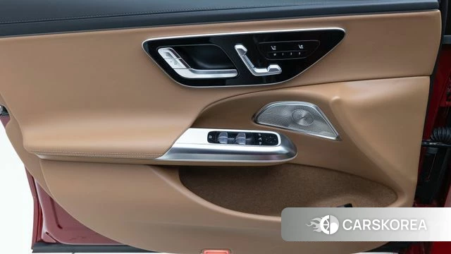 Mercedes-Benz E-Class W214 2025 Красный из Кореи, фото 6
