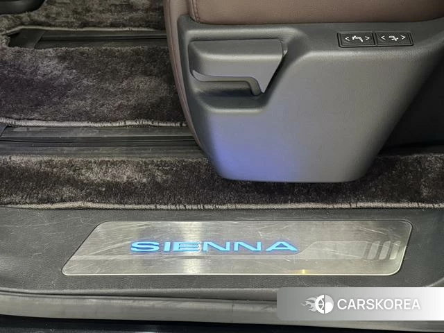 Toyota Sienna 2022 Черный из Китая, фото 6