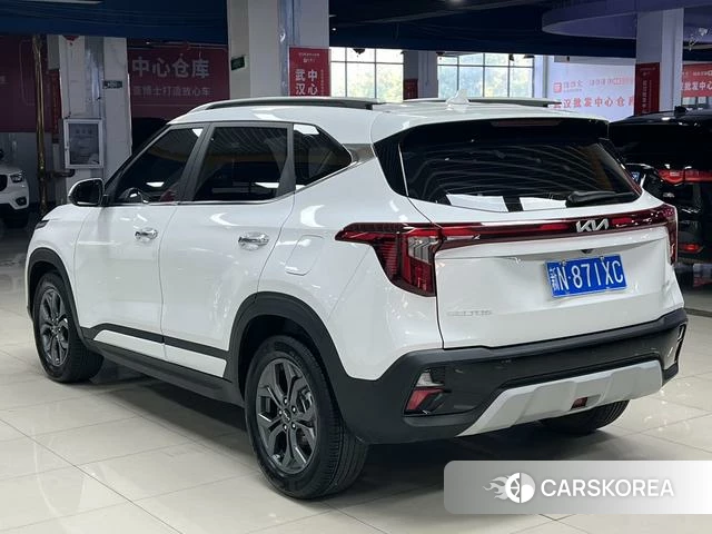 Kia Seltos 2023 Белый из Китая, фото 6