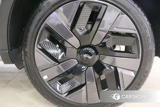 Ford Equator 2025 Серебристо-серый из Китая, фото 6