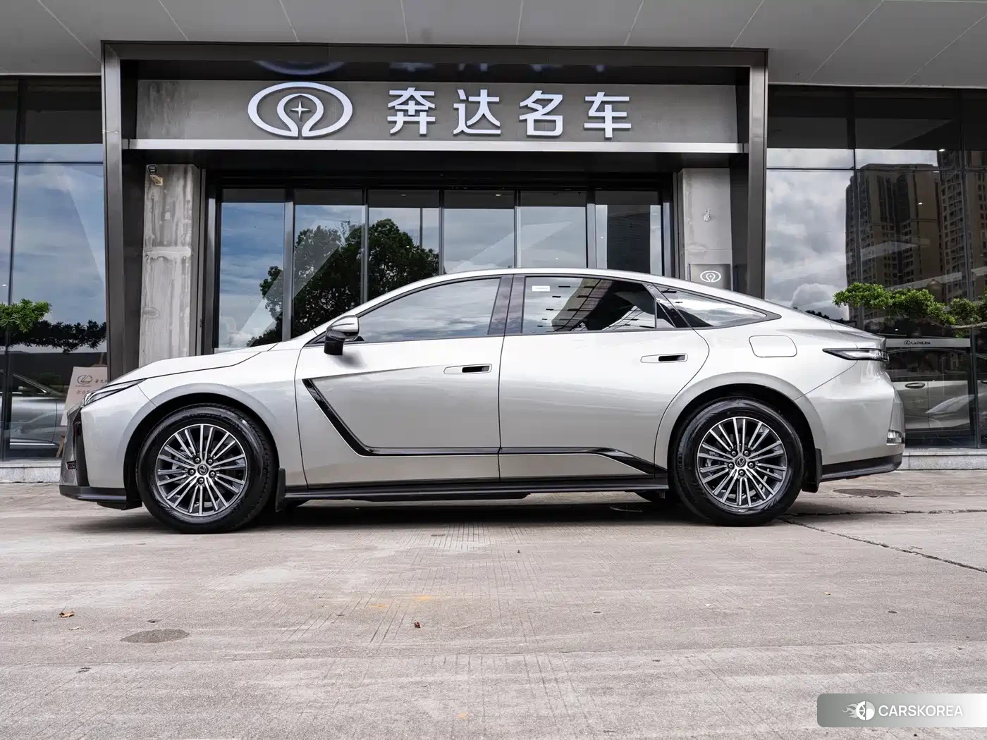 Lexus ES 2026 Silver/gray из Китая, фото 6