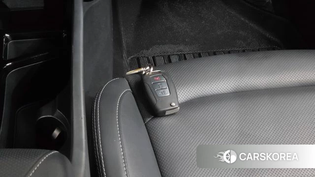 Ssangyong Torres 2022 Серебристо-серый из Кореи, фото 6