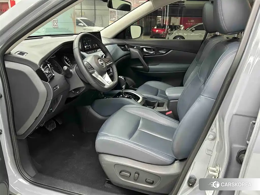 Nissan X-Trail 2025 Silver/gray из Китая, фото 6
