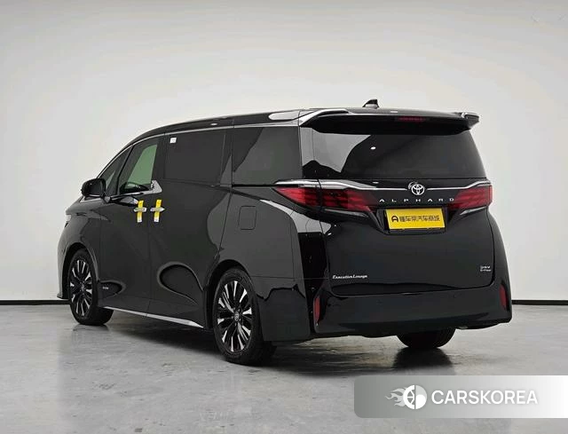 Toyota Alphard 2023 Черный из Китая, фото 6
