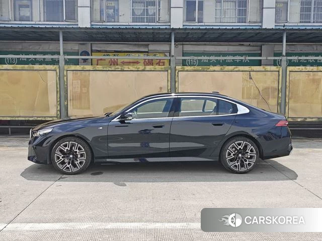 BMW 5 series 2025 Черный из Китая, фото 6