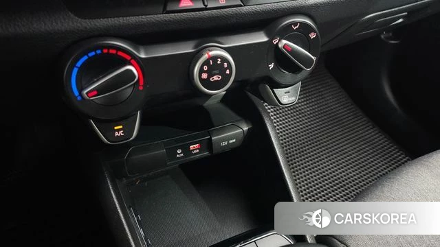 Kia Stonic 2020 Белый из Кореи, фото 6