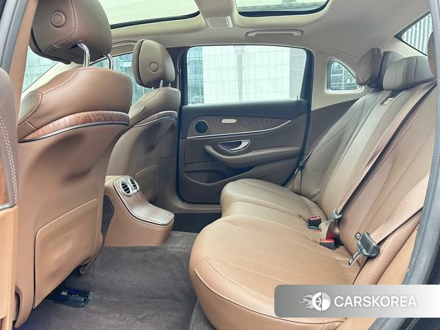 Mercedes-Benz E-Class 2023 Черный из Китая, фото 6