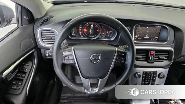 Volvo V40 2018 Светло-серебряный цвет из Кореи, фото 6