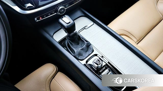 Volvo V60 Cross-Country 2nd Generation 2019 Белый из Кореи, фото 6
