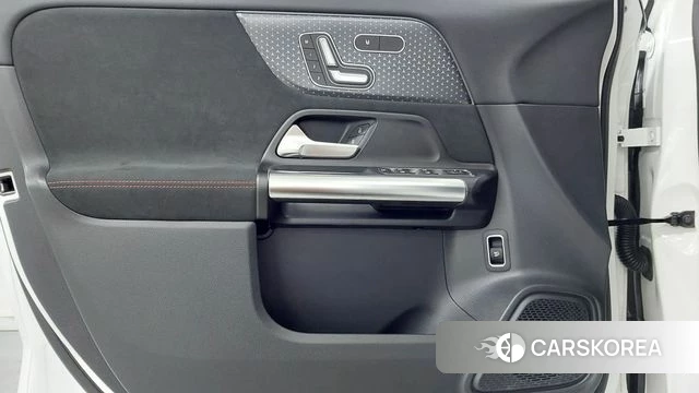 Mercedes-Benz GLA - Class H247 2025 Белый из Кореи, фото 6