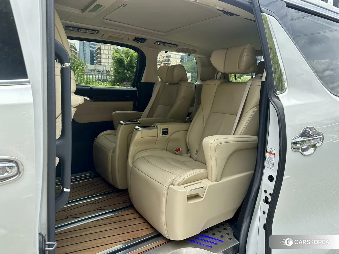 Toyota Alphard 2021 Белый из Китая, фото 6