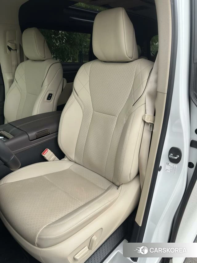 Toyota Alphard 2023 Белый из Китая, фото 6
