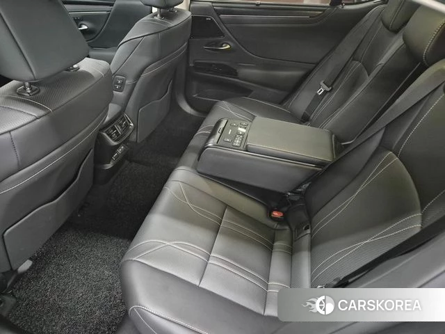 Lexus ES300h 7th generation 2023 Черный из Кореи, фото 6