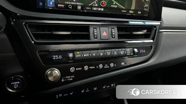 Lexus ES300h 7th generation 2023 Белый из Кореи, фото 6