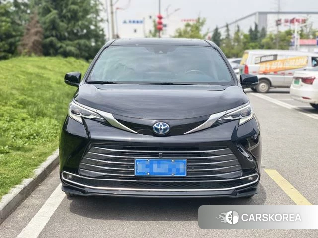 Toyota Sienna 2023 Черный из Китая, фото 6